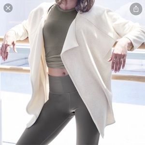 Athleta Cozy Karma Wrap Sz Small